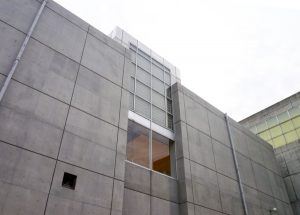 可動ルーバー導入実績：群馬県立近代美術館